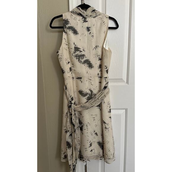 Coast 100% Silk Dress Size 16 Sleeveless Pleated Beige Black Abstract Print - Picture 4 of 8